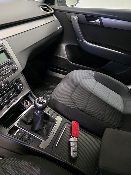 Volkswagen Passat 13 of 14