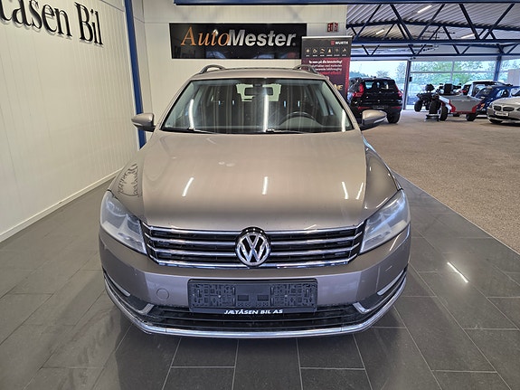 Volkswagen Passat 6 of 14