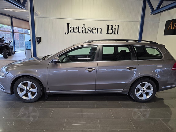 Volkswagen Passat 2 of 14