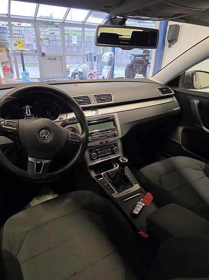 Volkswagen Passat 8 of 14