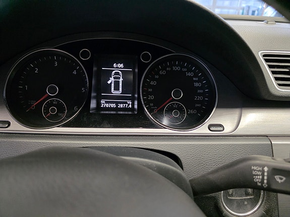 Volkswagen Passat 12 of 14