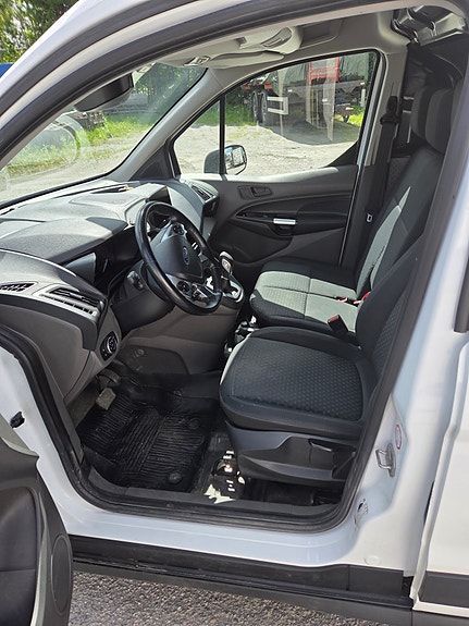 Ford Transit Connect 7 of 9