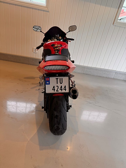Yamaha YZF-R1 3 of 6