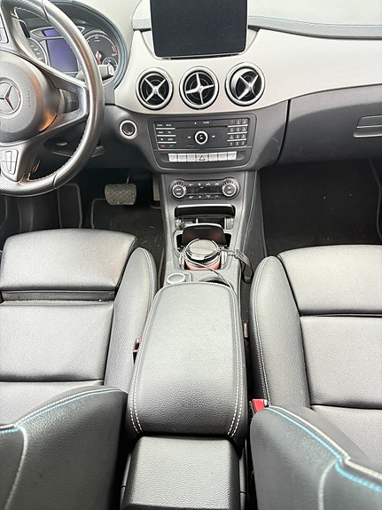 Mercedes-Benz B250 3 of 5