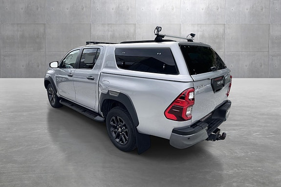 Toyota HiLux 3 of 5