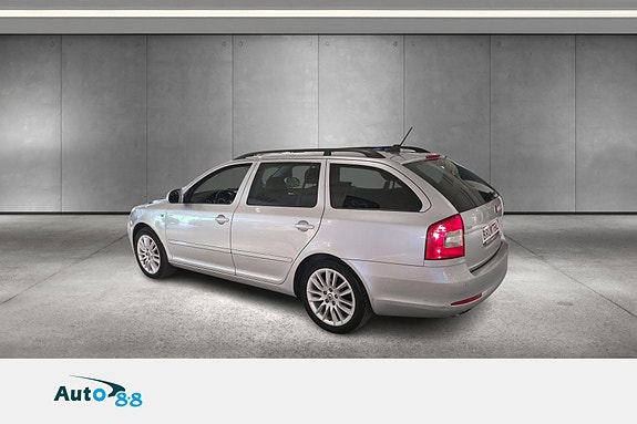 Skoda Octavia 2 of 5