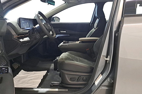 Nissan Ariya 8 of 24