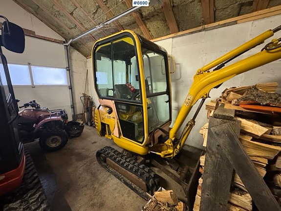 Komatsu PC15R gravemaskin m/ 2 skuffer! 3 of 5