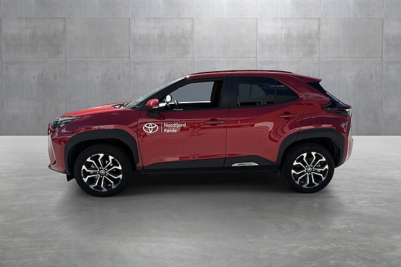 Toyota Yaris Cross 2 of 5