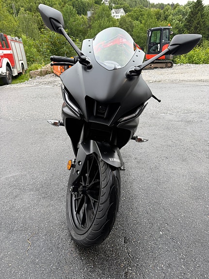 Yamaha YZF-R 125 3 of 5