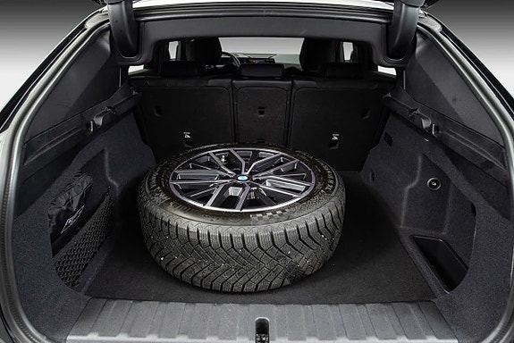 BMW iX2 24 of 27