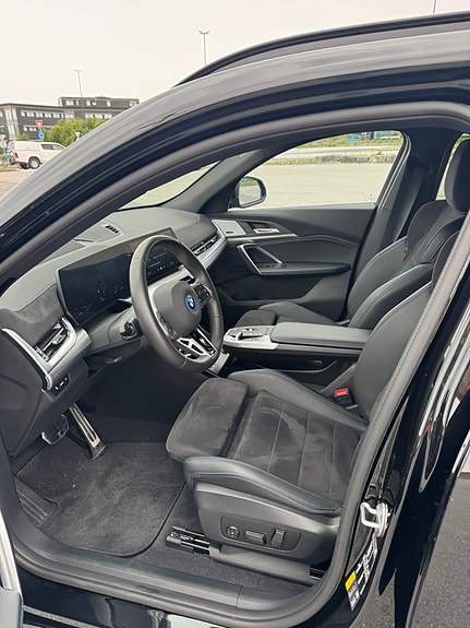 BMW iX2 9 of 27