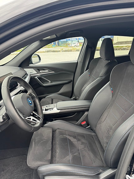 BMW iX2 10 of 27