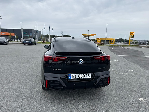 BMW iX2 2 of 27