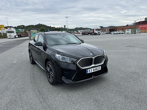 BMW iX2 4 of 27