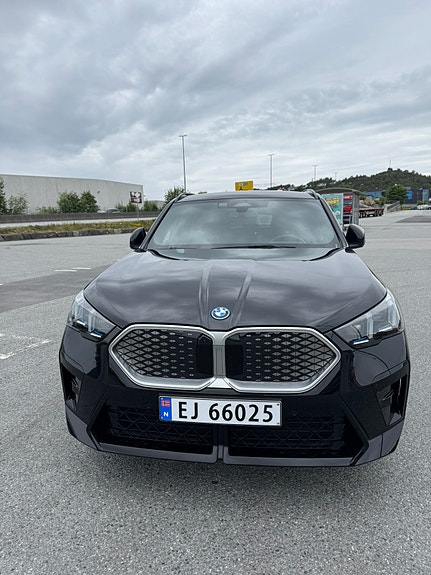 BMW iX2 6 of 27
