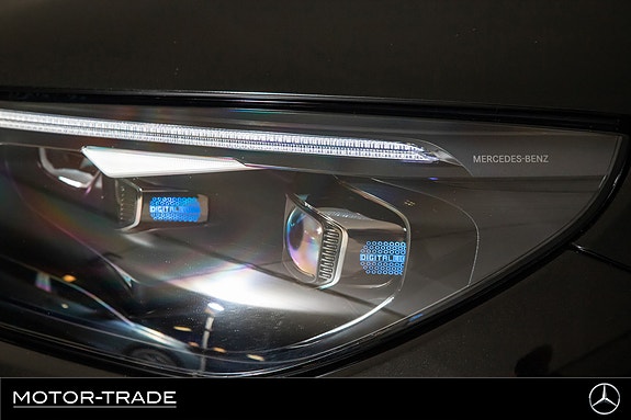 Mercedes-Benz EQE350 SUV 4 of 5