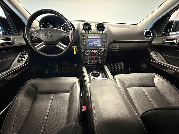 Mercedes-Benz GL350 4 of 5