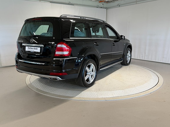 Mercedes-Benz GL350 3 of 5