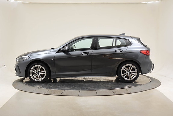 BMW 118i 2 of 5