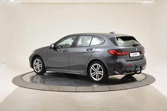 BMW 118i 3 of 5