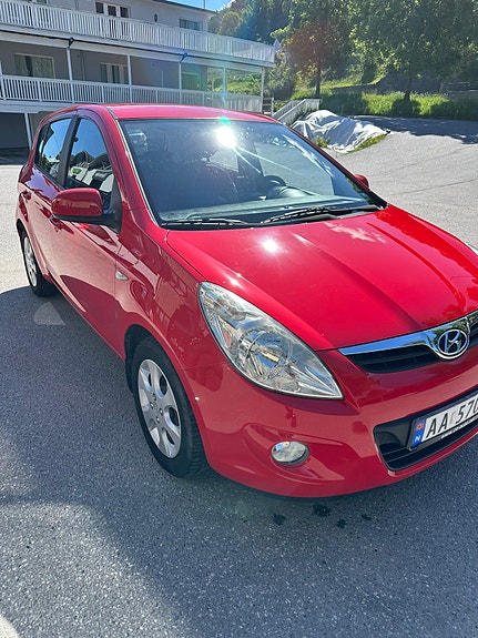 Hyundai i20 2 of 18