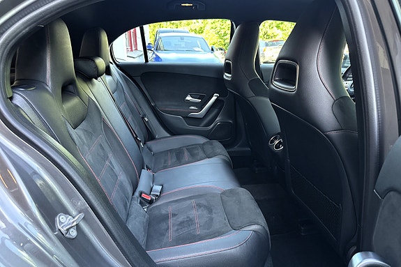 Mercedes-Benz A180 13 of 30
