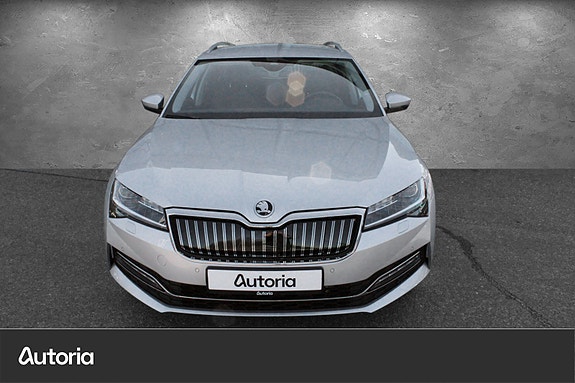 Skoda Superb 2 of 5