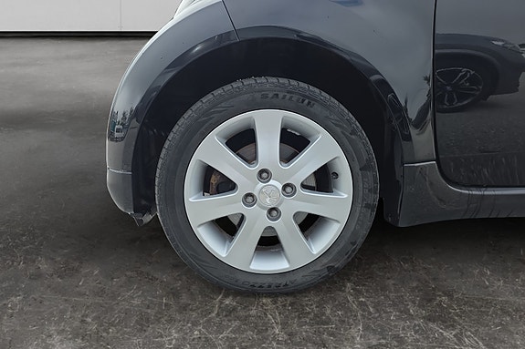 Peugeot iOn 9 of 19
