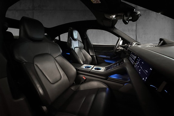 Porsche Taycan 15 of 30