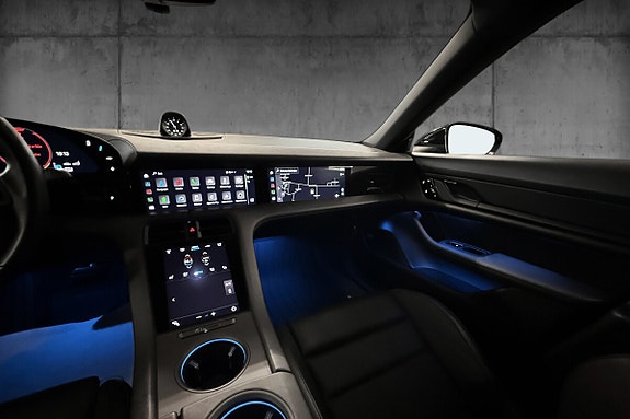 Porsche Taycan 13 of 30