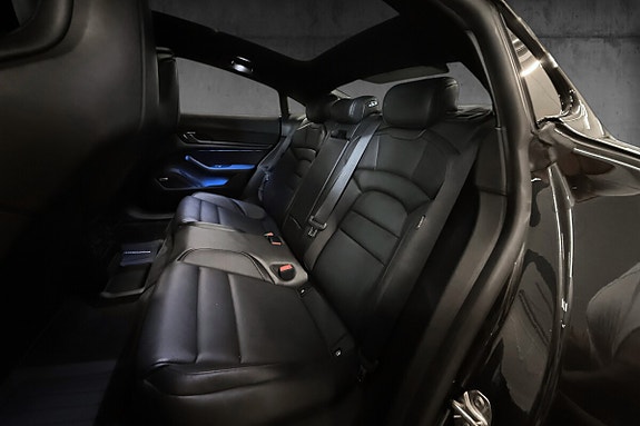 Porsche Taycan 17 of 30