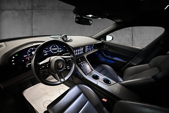 Porsche Taycan 10 of 30