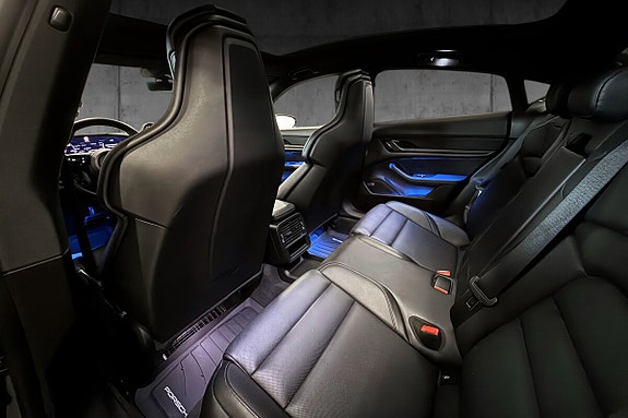 Porsche Taycan 18 of 30