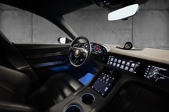 Porsche Taycan 14 of 30