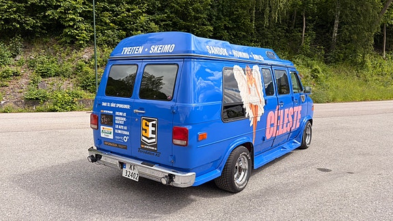Chevrolet Van 3 of 5