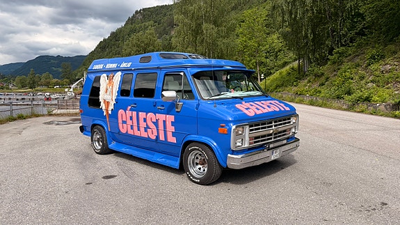Chevrolet Van 2 of 5