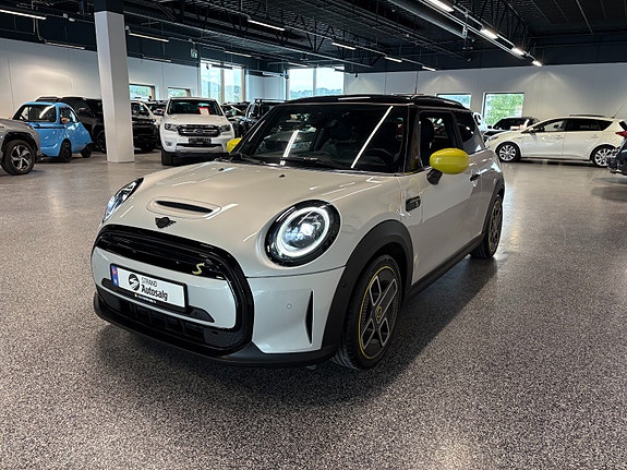 MINI Cooper SE 3 of 5