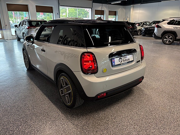 MINI Cooper SE 5 of 5