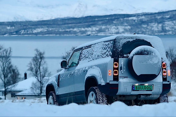 Land Rover Defender 110 2 of 7