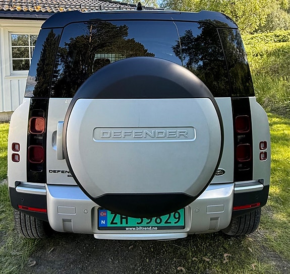 Land Rover Defender 110 5 of 7