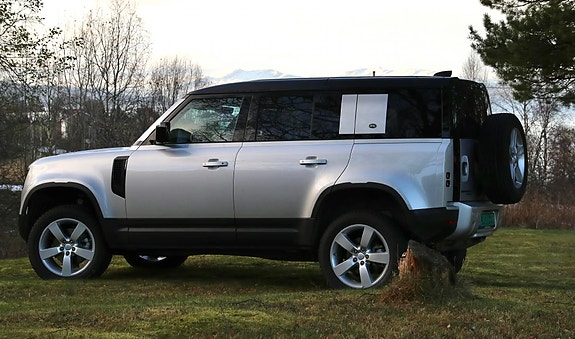 Land Rover Defender 110 4 of 7