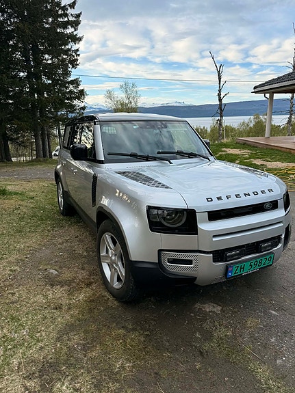 Land Rover Defender 110 3 of 7