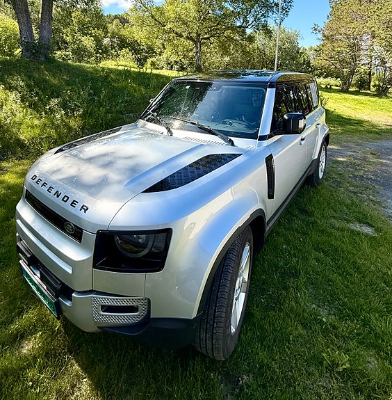Land Rover Defender 110 7 of 7