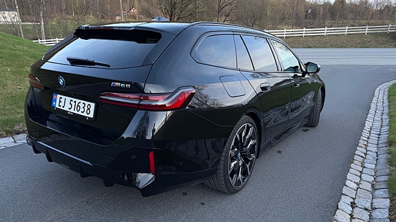 BMW i5 4 of 5