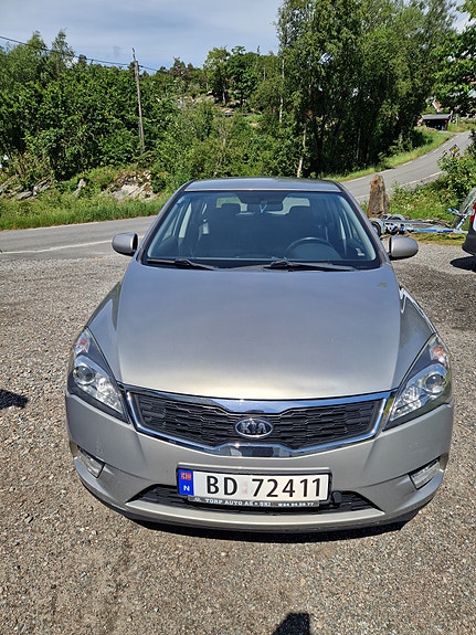 Kia Ceed 2 of 5