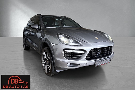 Porsche Cayenne 3 of 5