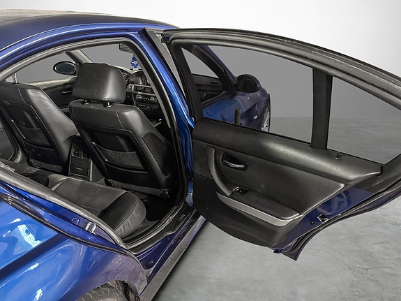 BMW 335i 10 of 14