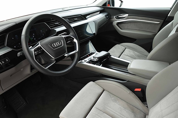 Audi e-tron 9 of 26