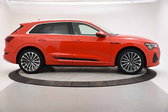 Audi e-tron 8 of 26